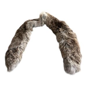 Real rabbit fur collar.